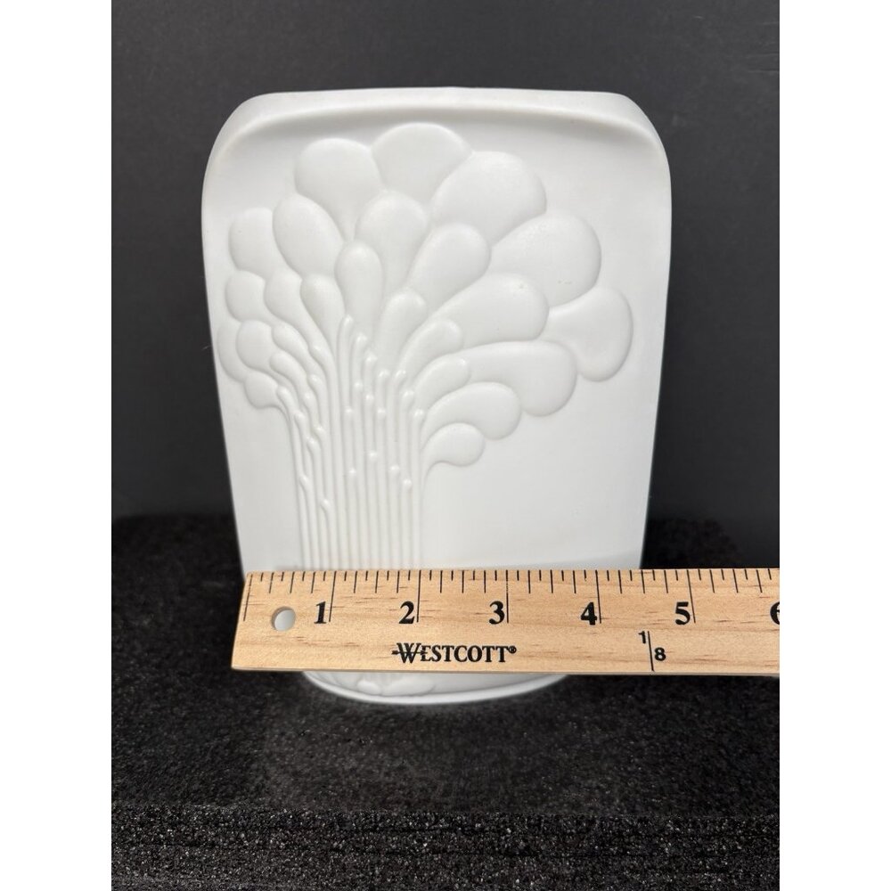 Vintage Kaiser White Oval Porcelain Bisque Vase Floral Manfred Frey West Germany - Picture 14 of 15